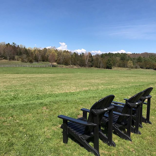 Coffee @philoridgefarm this morning and what a view. Vermont is slowly turning green thank goodness and it’s time to plant lettuce ✨ #landscape #vermontliving #spring #outdoors