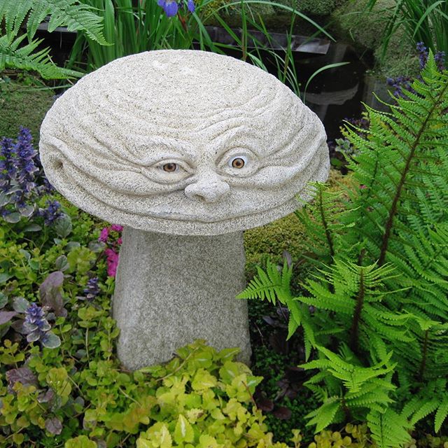 Happy Spring everyone! 🍄One of my favorites from the big show a couple years back. Maybe this is the year to make more magic happen in our gardens 🐸 #rhschelsea #gardendesign #gardenstyles #itsthelittlethings